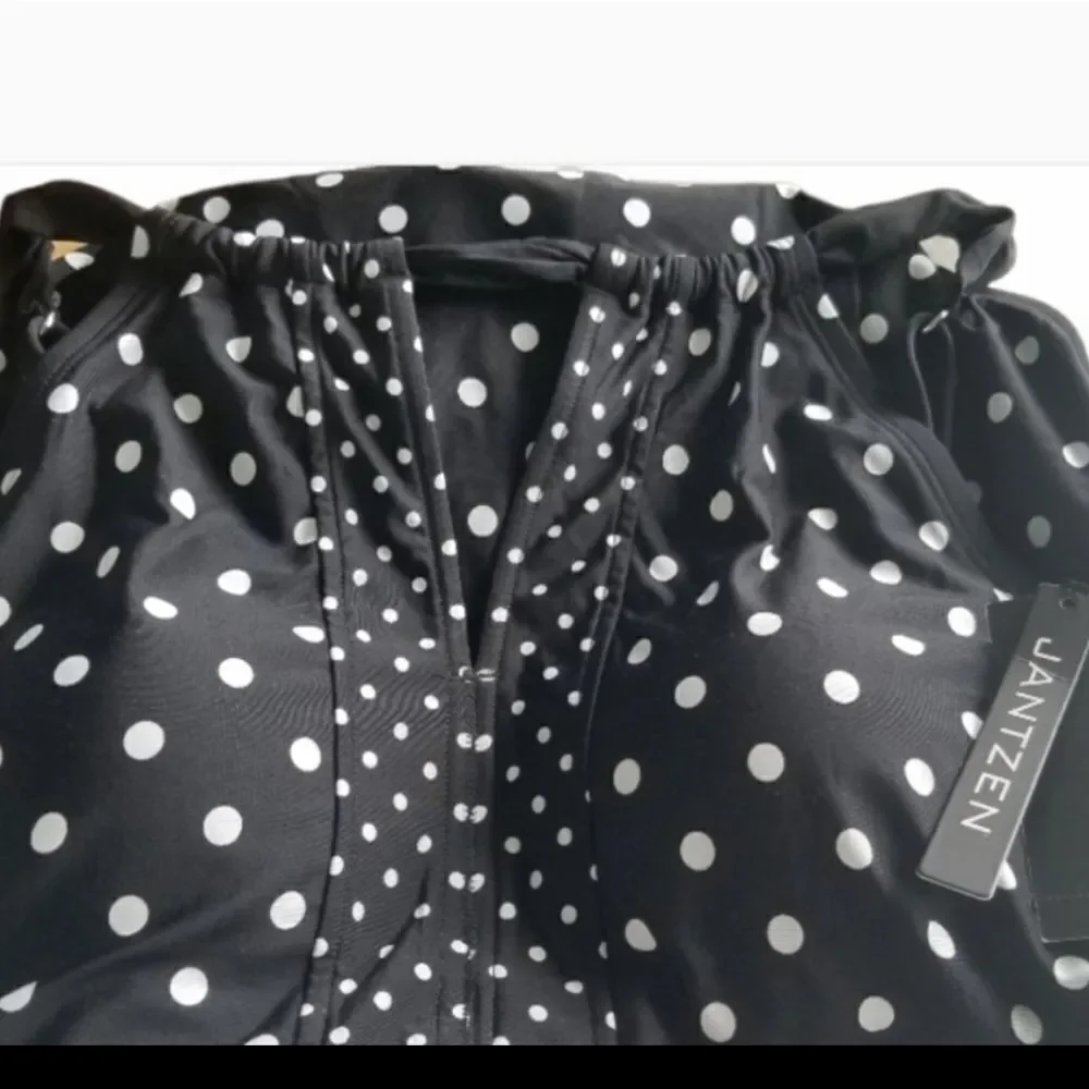 Jantzen Tummy control Black & White SZ 14 Swimsuit